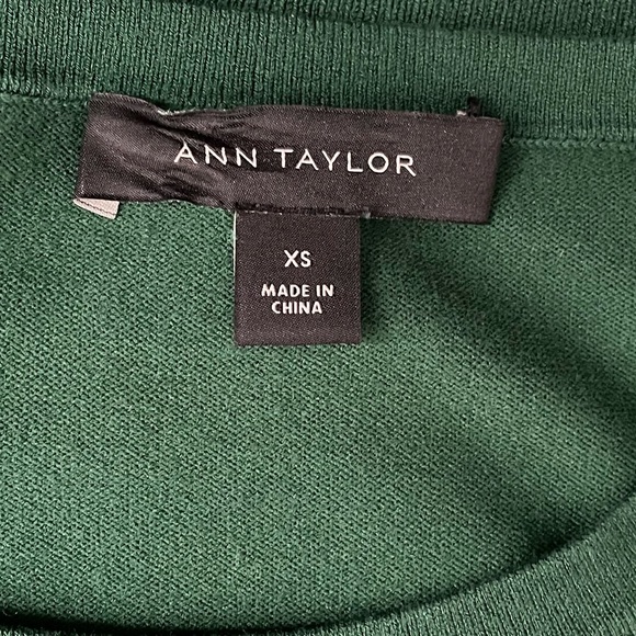 Ann Taylor Green Crew Neck Sweater with Ruffle Detail Size XS - Picture 6 of 8